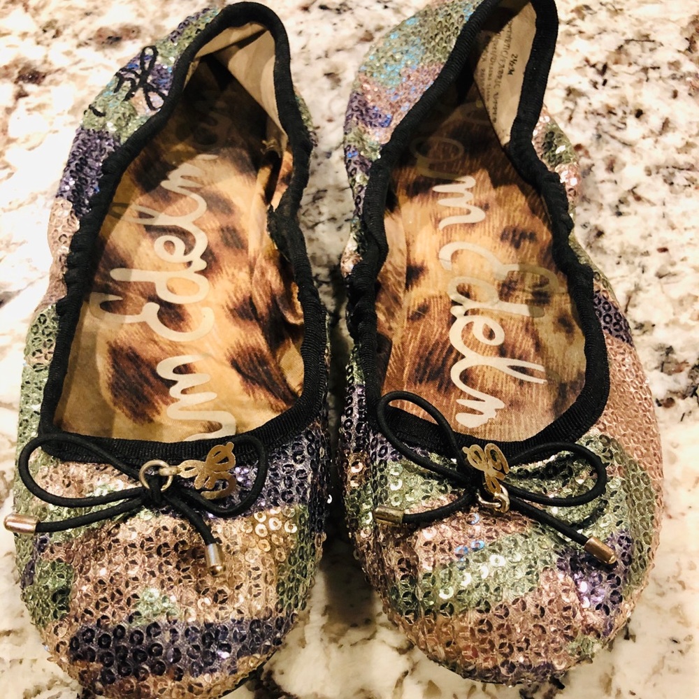 Flat shoes, girls